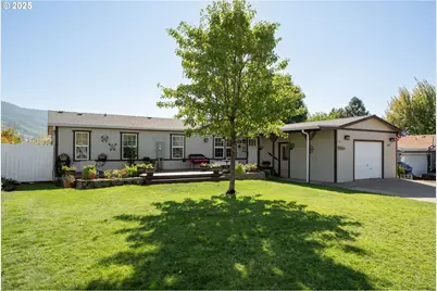 184 SE Cordelia Dr, Myrtle Creek, OR 97457 - Photo 3