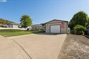 184 SE Cordelia Dr, Myrtle Creek, OR 97457 - Photo 37