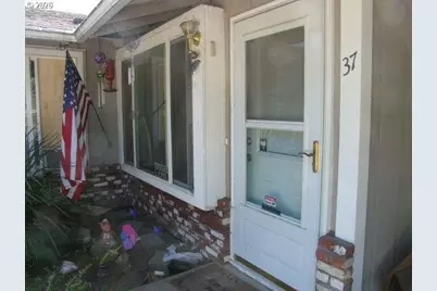 35 NE 157th Ave, Portland, OR 97230 - Photo 3