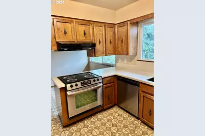 815 NW Battaglia Ave, Gresham, OR 97030 - Photo 5