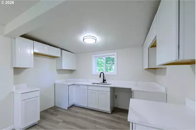 810 Johnson Ave, Cottage Grove, OR 97424 - Photo 3