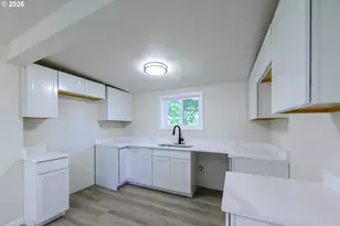 810 Johnson Ave, Cottage Grove, OR 97424 - Photo 3