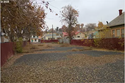 606 SW 3rd St, Pendleton, OR 97801 - Photo 1