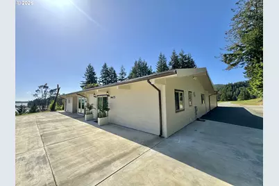 94475 Golf Course Ln, North Bend, OR 97459 - Photo 31