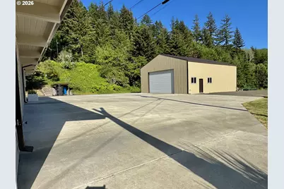 94475 Golf Course Ln, North Bend, OR 97459 - Photo 33