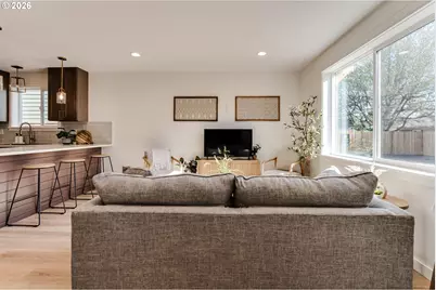 813 Horn Ln, Eugene, OR 97402 - Photo 5