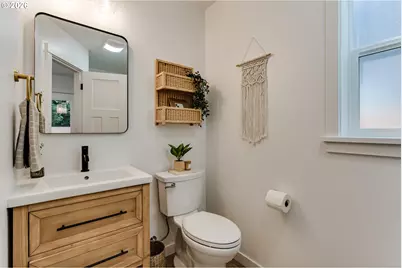 813 Horn Ln, Eugene, OR 97402 - Photo 15