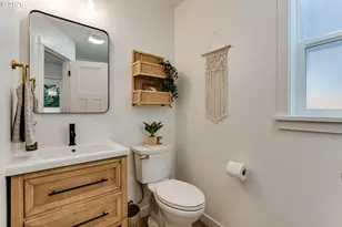 813 Horn Ln, Eugene, OR 97402 - Photo 15