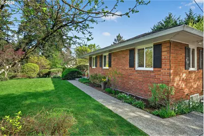 1620 SW Maplecrest Dr, Portland, OR 97219 - Photo 3