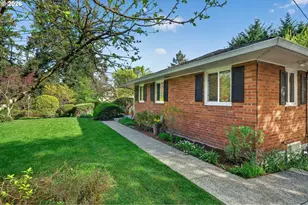 1620 SW Maplecrest Dr, Portland, OR 97219 - Photo 3