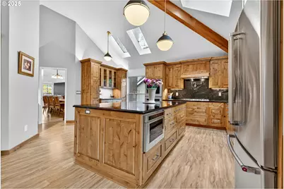 15100 SW Gull Dr, Beaverton, OR 97007 - Photo 9