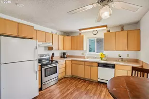 2710 SE 138th Ave, Portland, OR 97236 - Photo 9