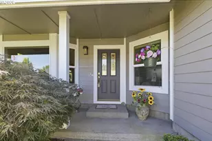 1575 Fairview Pl, Cottage Grove, OR 97424 - Photo 3