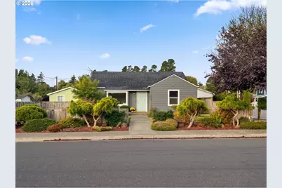 1699 Pine St, Florence, OR 97439 - Photo 3