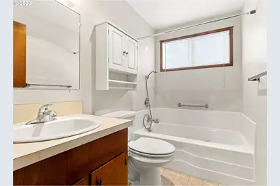 828 Oregon Way, Woodburn, OR 97071 - Photo 19