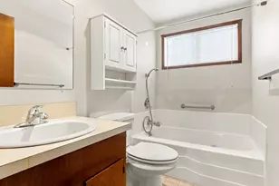 828 Oregon Way, Woodburn, OR 97071 - Photo 19