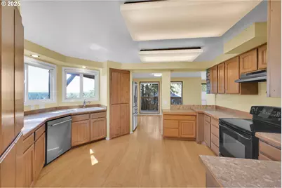 952 Summit Blvd, Springfield, OR 97477 - Photo 13