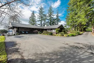 94532 Golf Course Ln, North Bend, OR 97459 - Photo 3