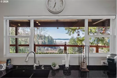 94532 Golf Course Ln, North Bend, OR 97459 - Photo 15