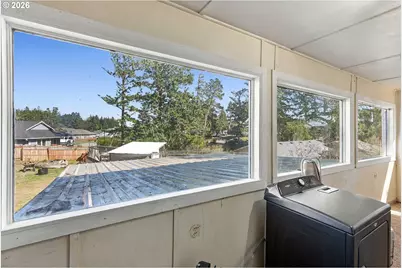1589 Seagate Ave, Coos Bay, OR 97420 - Photo 29