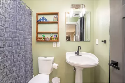 1219 Waite St, Eugene, OR 97402 - Photo 13