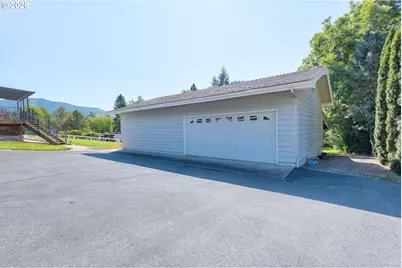 7695 N Applegate Rd, Grants Pass, OR 97527 - Photo 5