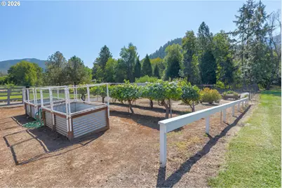 7695 N Applegate Rd, Grants Pass, OR 97527 - Photo 41