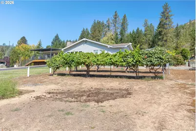 7695 N Applegate Rd, Grants Pass, OR 97527 - Photo 35