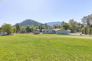 7695 N Applegate Rd, Grants Pass, OR 97527 - Photo 29