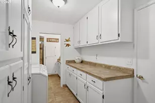 7695 N Applegate Rd, Grants Pass, OR 97527 - Photo 19