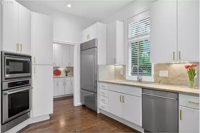 1941 SW Montgomery Pl, Portland, OR 97201 - Photo 15