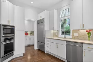 1941 SW Montgomery Pl, Portland, OR 97201 - Photo 15