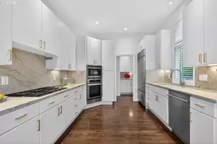 1941 SW Montgomery Pl, Portland, OR 97201 - Photo 11