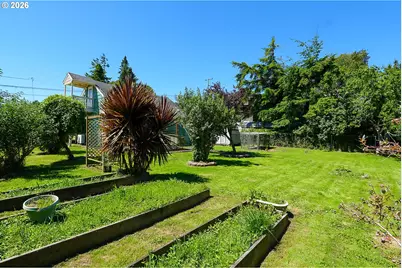 2172 17th St, North Bend, OR 97459 - Photo 33