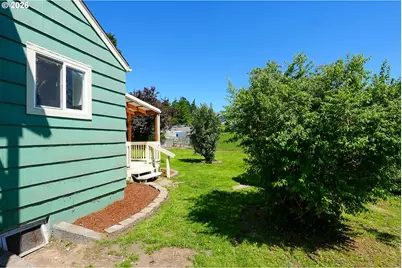 2172 17th St, North Bend, OR 97459 - Photo 5
