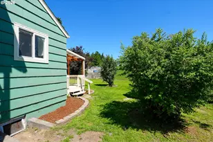 2172 17th St, North Bend, OR 97459 - Photo 5