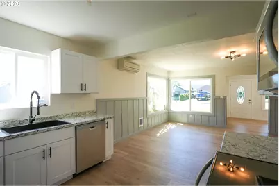2172 17th St, North Bend, OR 97459 - Photo 15