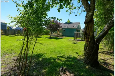 2172 17th St, North Bend, OR 97459 - Photo 7