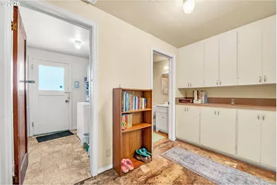 1182 F St, Springfield, OR 97477 - Photo 9