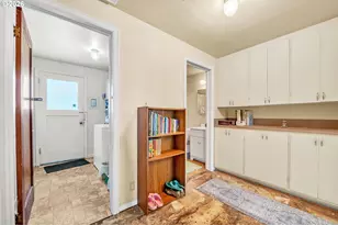 1182 F St, Springfield, OR 97477 - Photo 9