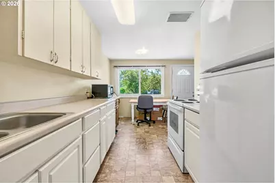 1182 F St, Springfield, OR 97477 - Photo 11