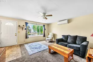 1182 F St, Springfield, OR 97477 - Photo 5