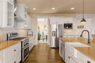 15394 SW Oakmont Pl, Portland, OR 97224 - Photo 11