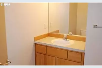 14811/14813 NE Fremont Ct, Portland, OR 97230 - Photo 9