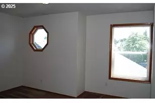 14811 NE Fremont Ct, Portland, OR 97230 - Photo 9