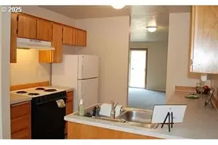 14811 NE Fremont Ct, Portland, OR 97230 - Photo 3