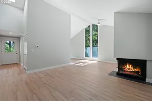9836 SW Quail Post Rd, Portland, OR 97219 - Photo 3