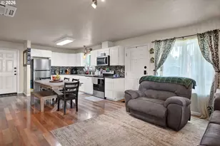 285 E 3rd Ave, Junction City, OR 97448 - Photo 9