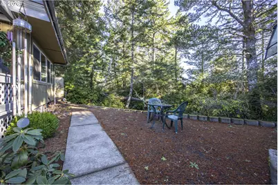 1750 W Park Dr, Florence, OR 97439 - Photo 23