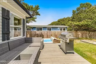 1201 NW Bayshore Dr, Waldport, OR 97394 - Photo 39